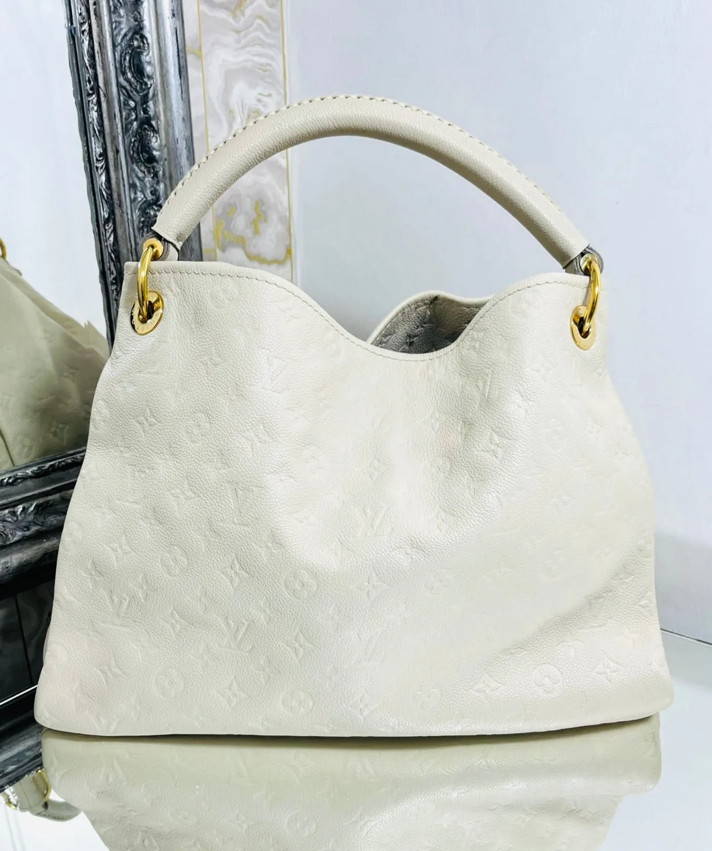 Louis Vuitton Leather Artsy Tote Bag