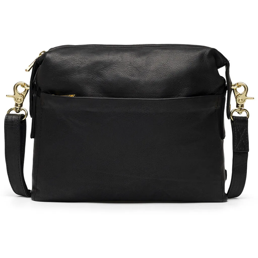 Shoulder bag in high leather quality / 16020 - Black (Nero)